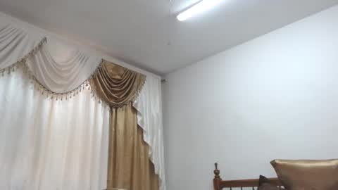 Snapshot of srta_luciana chatting on 01/08/25, 06:20 . . online show from 01/08/25, 06:20