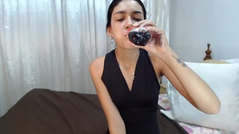 Snapshot of srta_luciana chatting on 01/28/25, 12:00 . . online show from 01/28/25, 12:00