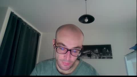 Snapshot of ssenzo chatting on 12/23/24, 02:17 ssenzo online show from 12/23/24, 02:17
