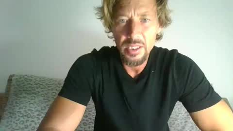 Snapshot of st_amor chatting on 09/11/25, 01:44 St Amor online show from 09/11/25, 01:44