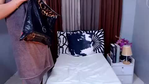 Snapshot of stacy_malena chatting on 01/17/25, 09:17 stacy_malena online show from 01/17/25, 09:17