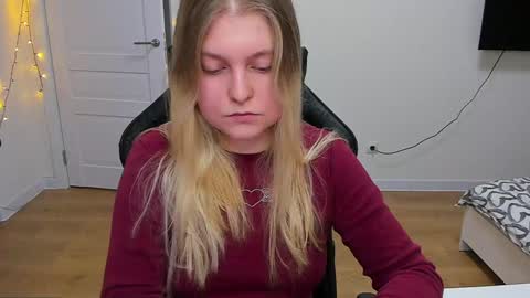 Snapshot of stacy_miraclee chatting on 12/14/24, 03:25 Stacy online show from 12/14/24, 03:25