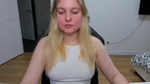 Snapshot of stacy_miraclee chatting on 12/15/24, 06:37 Stacy online show from 12/15/24, 06:37