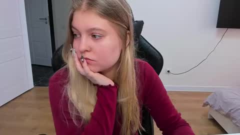 Snapshot of stacy_miraclee chatting on 02/22/25, 11:13 Stacy online show from 02/22/25, 11:13
