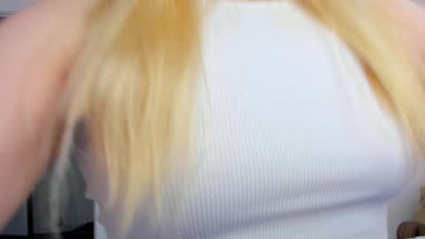 Snapshot of stacy_miraclee chatting on 03/10/25, 12:37 Stacy online show from 03/10/25, 12:37