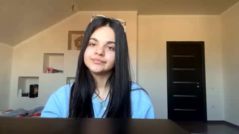 Snapshot of stacyhammargren chatting on 10/07/25, 12:46 Olivia online show from 10/07/25, 12:46