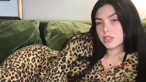 Snapshot of stacywithuu chatting on 11/24/25, 07:24 Stacy online show from 11/24/25, 07:24