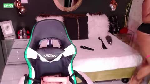Snapshot of starhappy chatting on 09/14/25, 01:38 Welcome Im VICTORIA Your love is my passion activate my love and moaning with your tips and enjoy with me online show from 09/14/25, 01:38