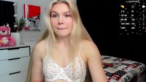 Snapshot of starlight_2004 chatting on 01/06/25, 06:25 Caroline online show from 01/06/25, 06:25