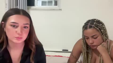 Snapshot of starqueenieee chatting on 09/21/25, 02:13 starqueenieee online show from 09/21/25, 02:13