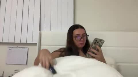 starqueenieee online show from 11/04/25, 11:37