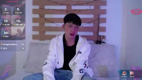 Snapshot of steev_novoa chatting on 01/21/25, 12:07 Steev online show from 01/21/25, 12:07
