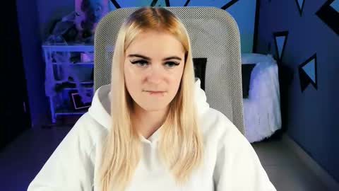 stef_nicks online show from 10/28/25, 09:02