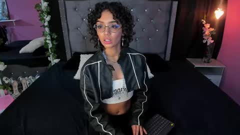 Snapshot of stefania_paz chatting on 03/10/25, 03:34 Stefania online show from 03/10/25, 03:34