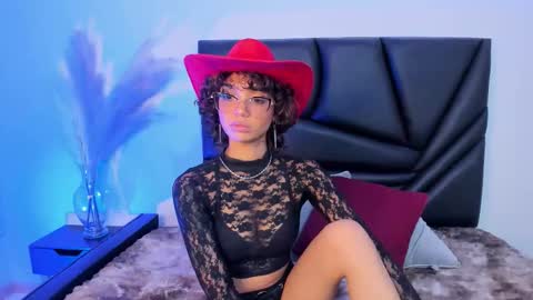 Snapshot of stefania_paz chatting on 09/27/25, 08:03 Stefania online show from 09/27/25, 08:03