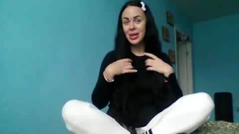 Snapshot of stefaniyax chatting on 10/10/25, 09:19 stefaniyax online show from 10/10/25, 09:19