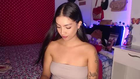 Im MiaIts my first day here  online show from 12/19/24, 11:14