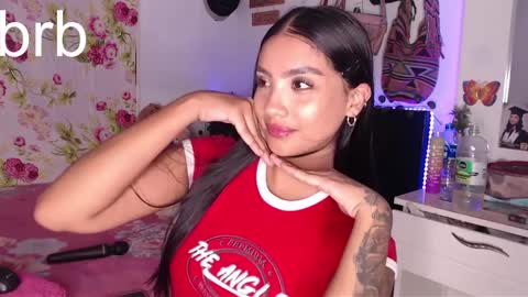 Im MiaIts my first day here  online show from 12/21/24, 01:47