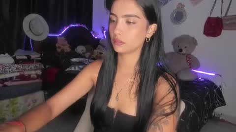 Im MiaIts my first day here  online show from 02/22/25, 01:11