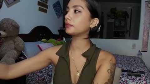 Im MiaIts my first day here  online show from 09/24/25, 01:09