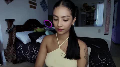Im MiaIts my first day here  online show from 09/26/25, 09:08