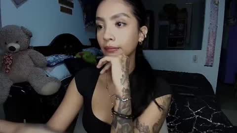 Im MiaIts my first day here  online show from 09/30/25, 01:43