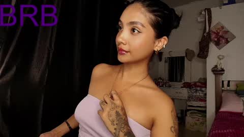 Im MiaIts my first day here  online show from 10/01/25, 12:16