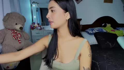 Im MiaIts my first day here  online show from 10/05/25, 12:42