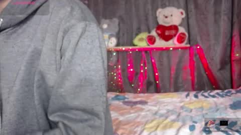 stefany_pablo1 online show from 11/19/25, 11:54