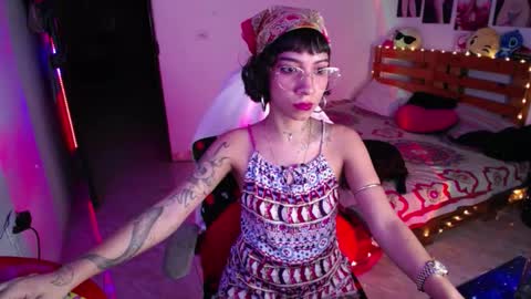   online show from 11/01/25, 08:38