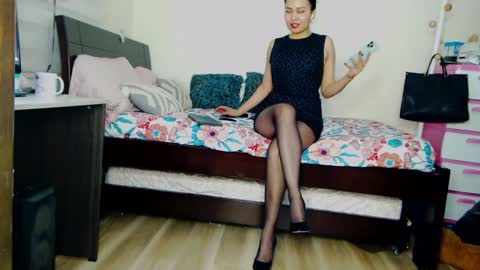 Snapshot of stefi_alizon chatting on 12/02/24, 03:47 Zuly online show from 12/02/24, 03:47