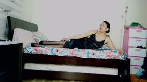 Snapshot of stefi_alizon chatting on 12/04/24, 06:55 Zuly online show from 12/04/24, 06:55