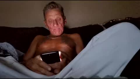 Snapshot of stefy1037 chatting on 10/22/25, 05:19 stefy1037 online show from 10/22/25, 05:19