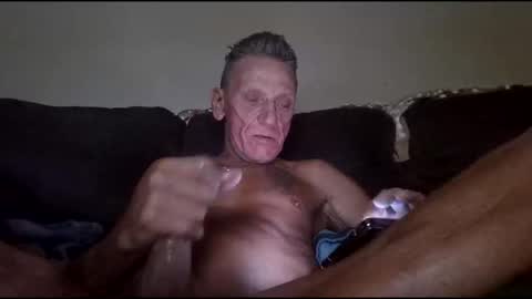 Snapshot of stefy1037 chatting on 11/17/25, 03:56 stefy1037 online show from 11/17/25, 03:56