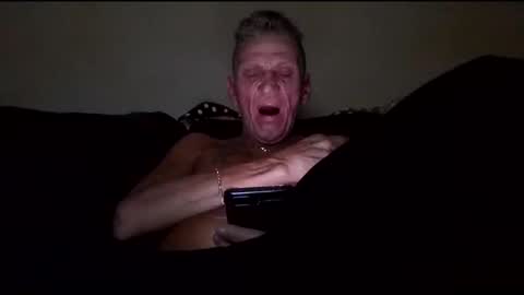 Snapshot of stefy1037 chatting on 11/18/25, 04:28 stefy1037 online show from 11/18/25, 04:28