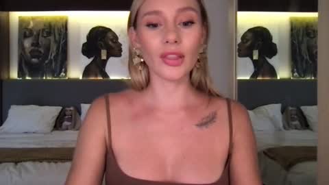 Stella online show from 09/11/25, 08:14