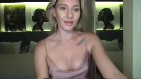 Stella online show from 09/23/25, 12:19