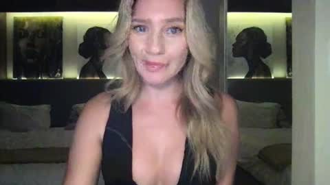 Stella online show from 09/30/25, 12:54