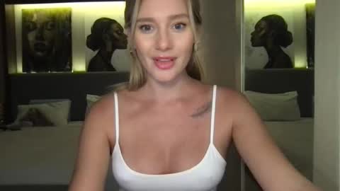 Stella online show from 10/06/25, 01:19