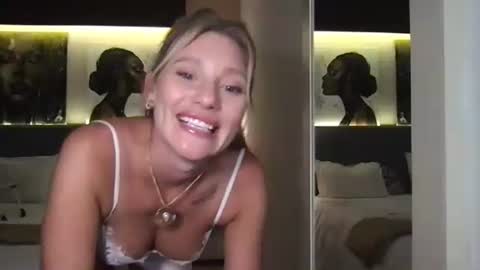 Stella online show from 10/22/25, 04:18