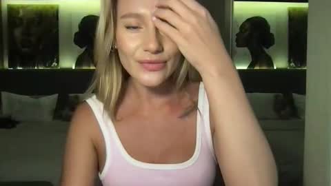 Stella online show from 10/25/25, 01:07