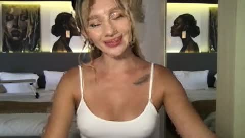 Stella online show from 10/31/25, 03:29