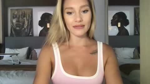 Stella online show from 11/03/25, 02:13