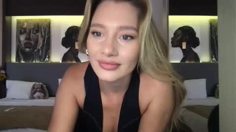 Stella online show from 11/25/25, 02:44