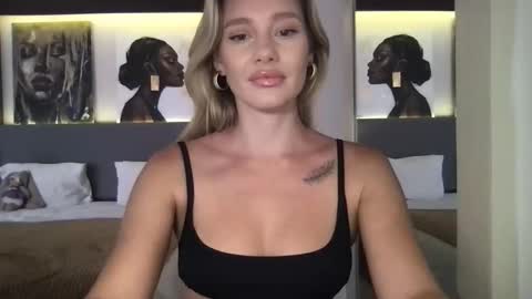 Stella online show from 11/26/25, 03:29