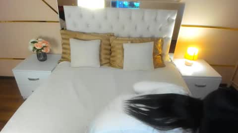 Stella Nelson online show from 10/15/25, 06:57