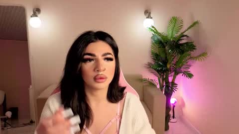 Snapshot of stella_rivers chatting on 11/17/25, 09:15 Stella online show from 11/17/25, 09:15