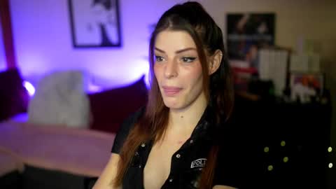 Snapshot of stella_shock chatting on 10/13/25, 03:45 Stella online show from 10/13/25, 03:45