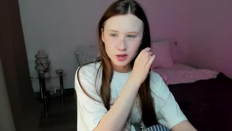 Snapshot of stella_sunny chatting on 12/18/24, 01:23 stella_sunny online show from 12/18/24, 01:23