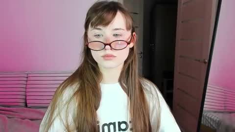 Snapshot of stella_sunny chatting on 09/16/25, 04:35 stella_sunny online show from 09/16/25, 04:35